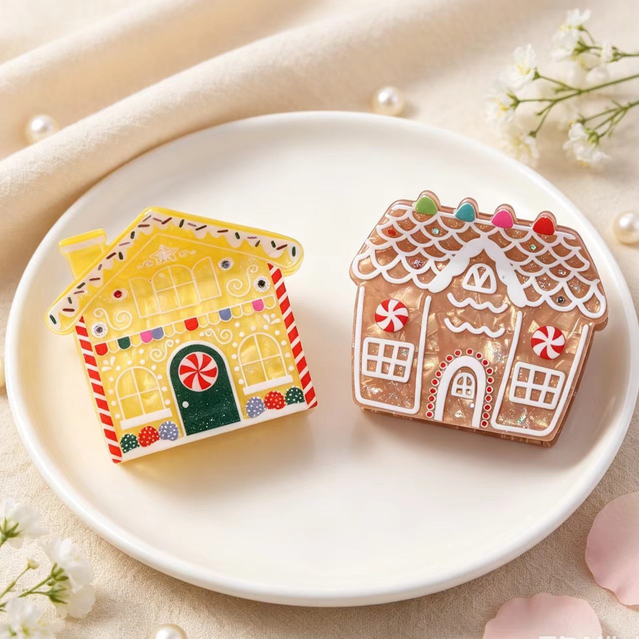 Christmas-themed Gingerbread House Hair Clip With Wispy Bangs photo 1