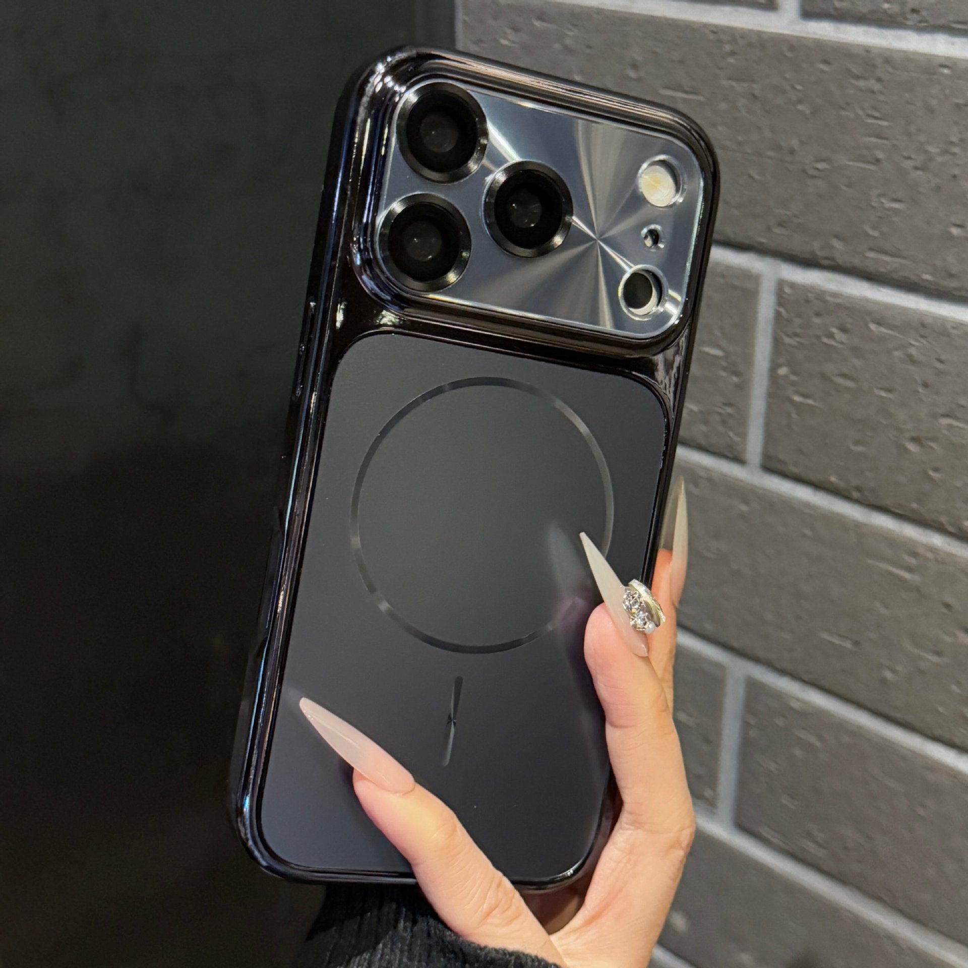 Phone Case With A Built-in Lens Protector photo 4