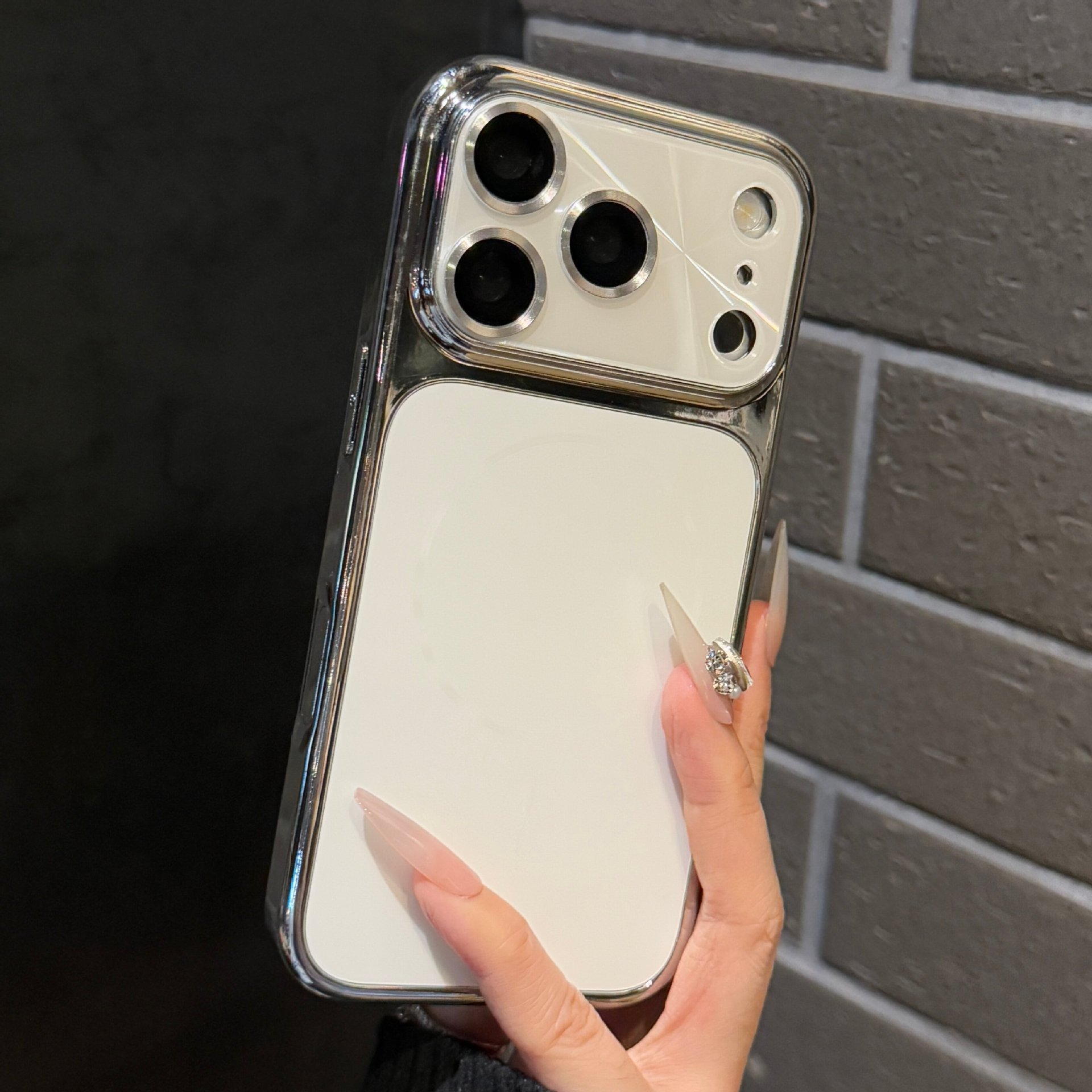 Phone Case With A Built-in Lens Protector photo 5