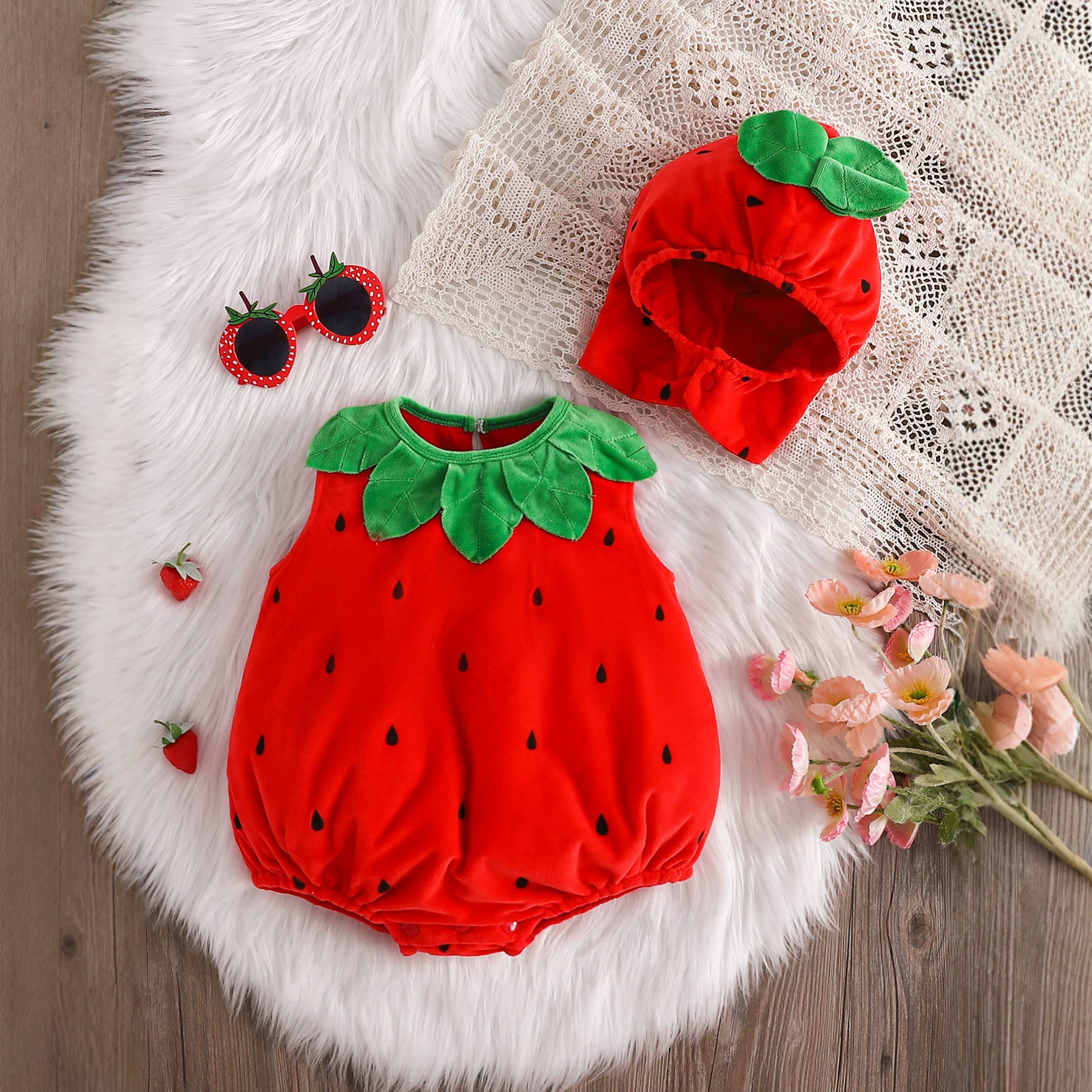 Babys Fallwinter Strawberry-themed Romper And Hat Two-piece Set photo 5