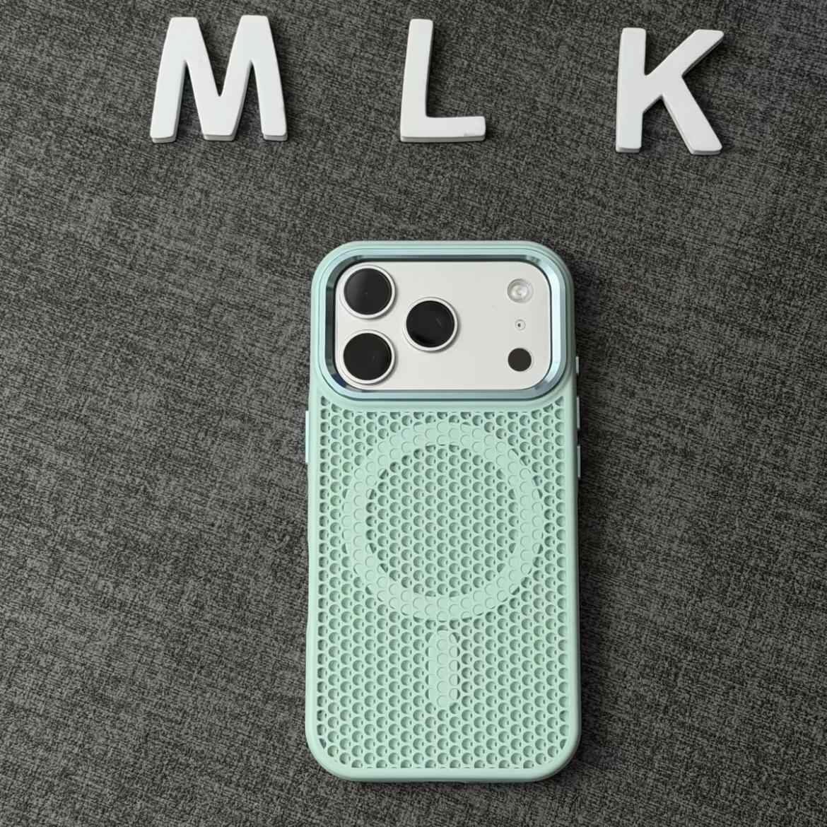 Skin-feel Honeycomb Vented Phone Case photo 3