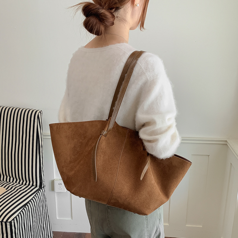 Womens Large-Capacity Casual Matte-Effect Under-Arm Bucket Bag photo 8
