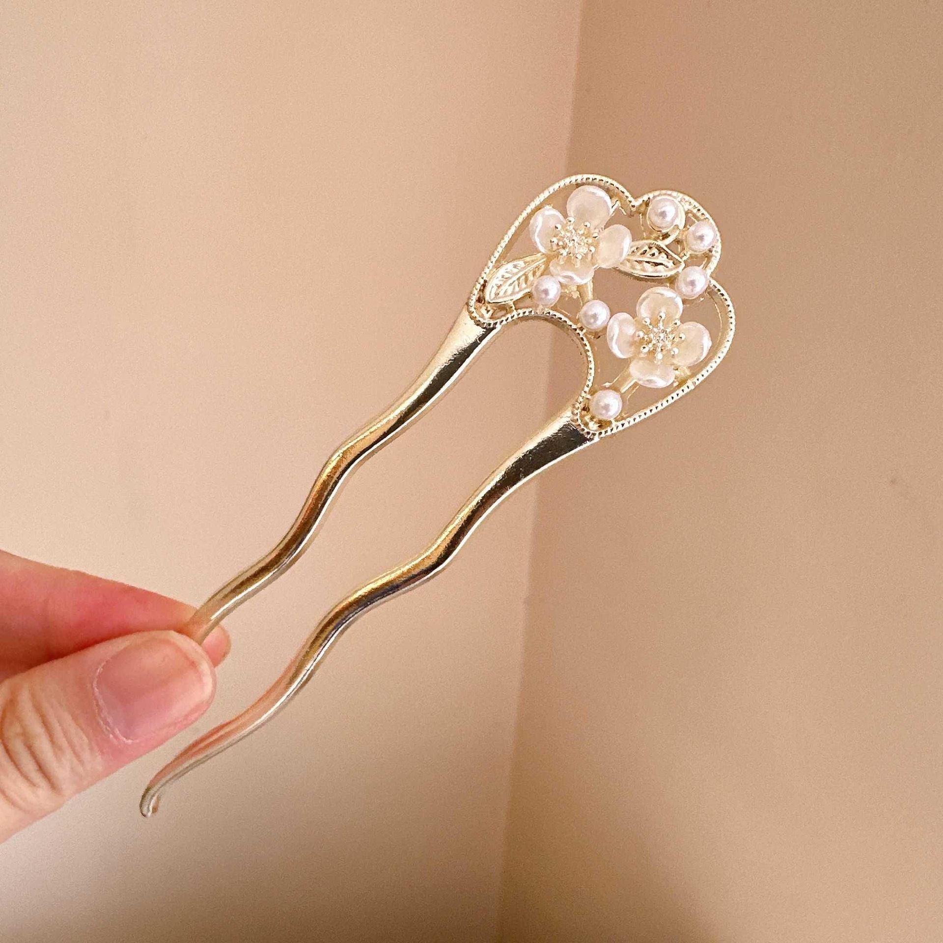 Elegant Beads Camellia Style U-shaped Hair Pin photo 5