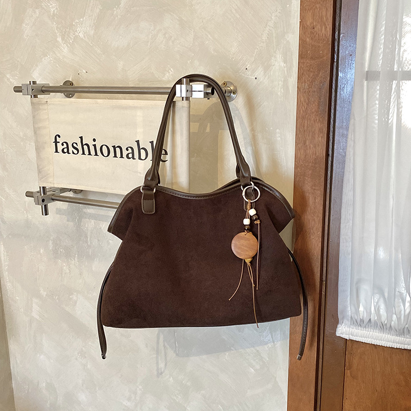 Large-capacity Womens Shoulder Crossbody Bag And Commuter Underarm Bag For Fall And Winter photo 6