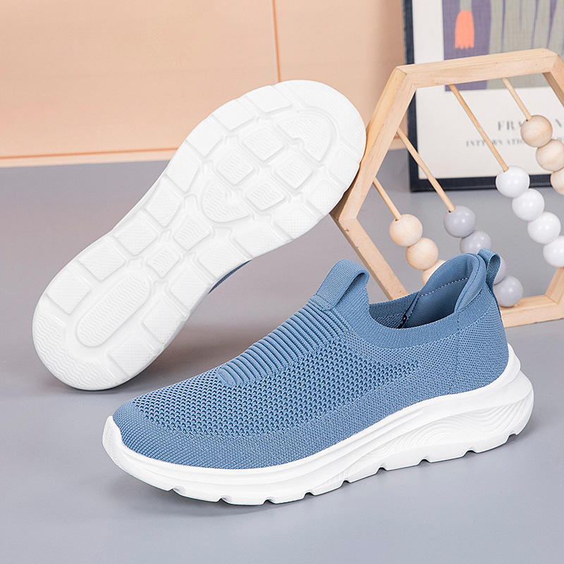 Leisure Sports Solid Color Soft-soled Running Shoes photo 3