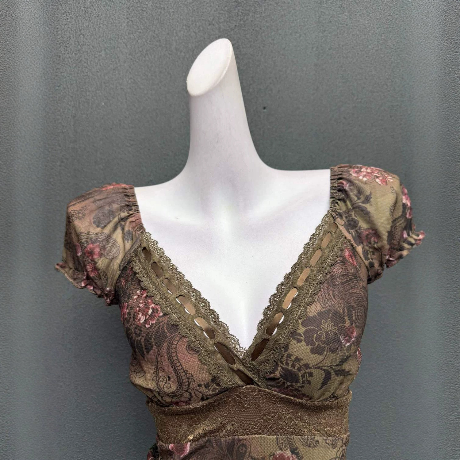 Retro Floral Lace Mesh Short-sleeve Top photo 3