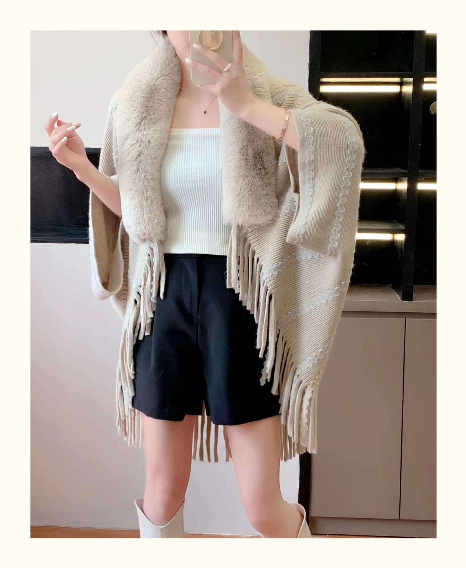 New Knitted Shawl With A Fur Collar And Tassels photo 4