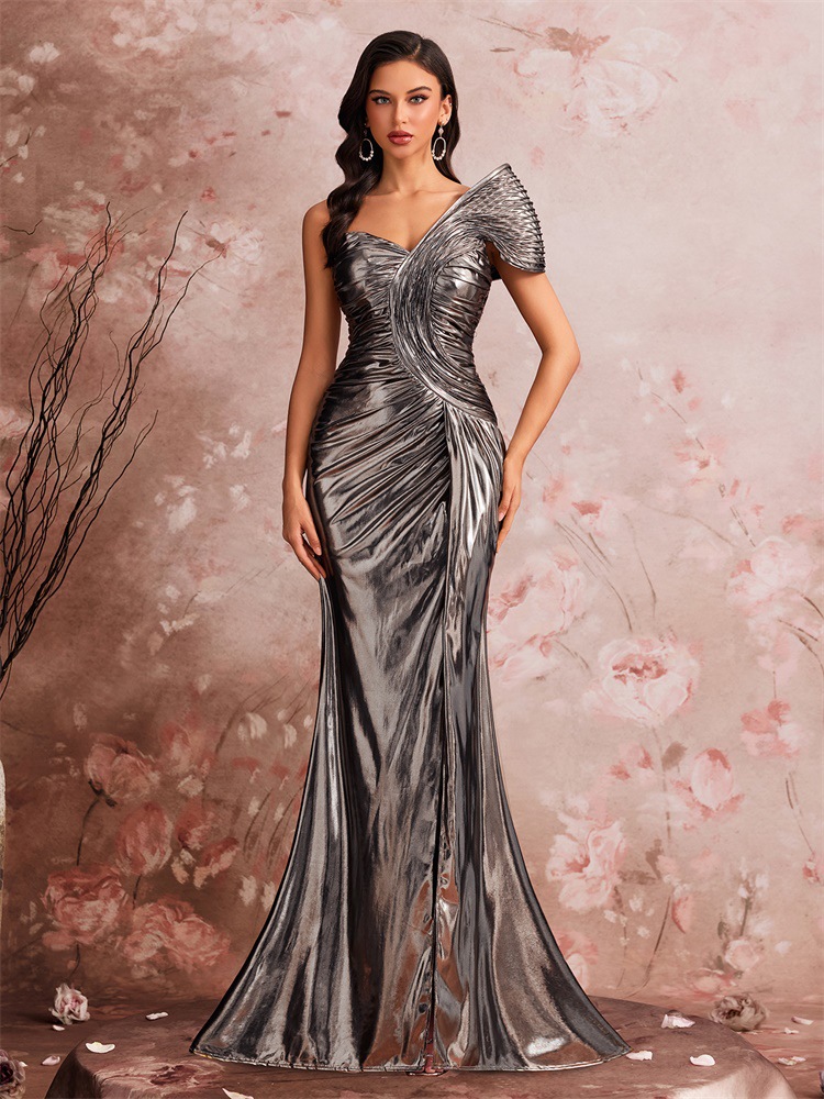 Design-conscious Fish-scale Structured Elegant Evening Gown photo 5