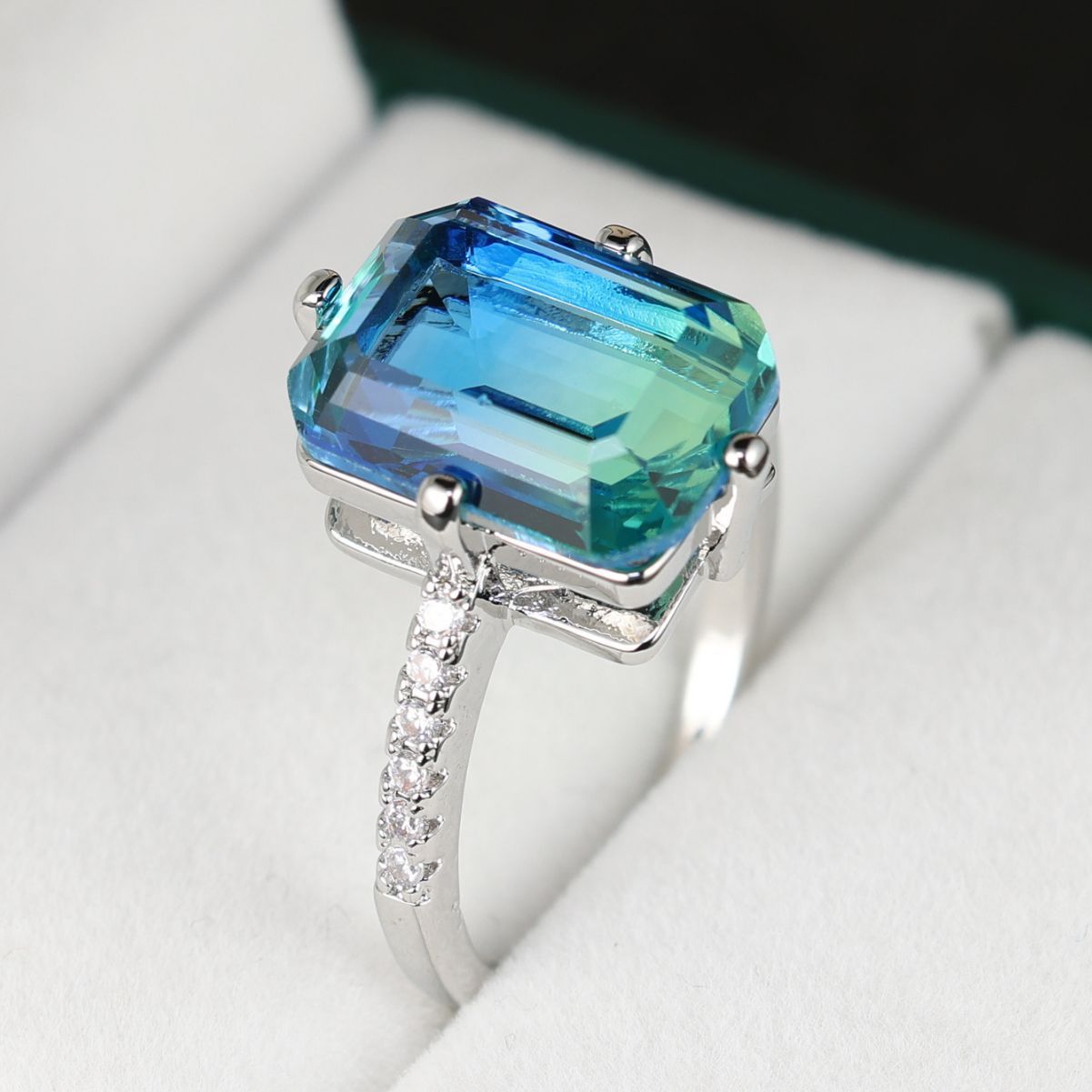 Womens Luxurious Blue Rectangular Ring photo 4