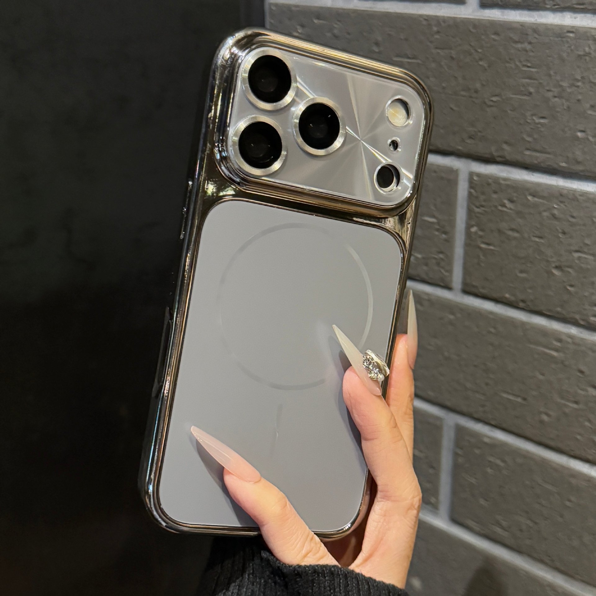 Phone Case With A Built-in Lens Protector photo 6