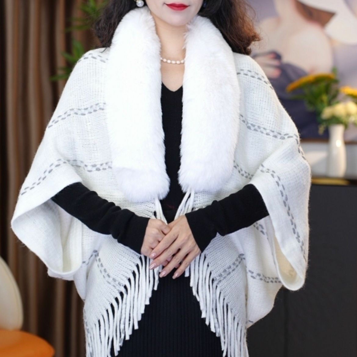 New Knitted Shawl With A Fur Collar And Tassels photo 7