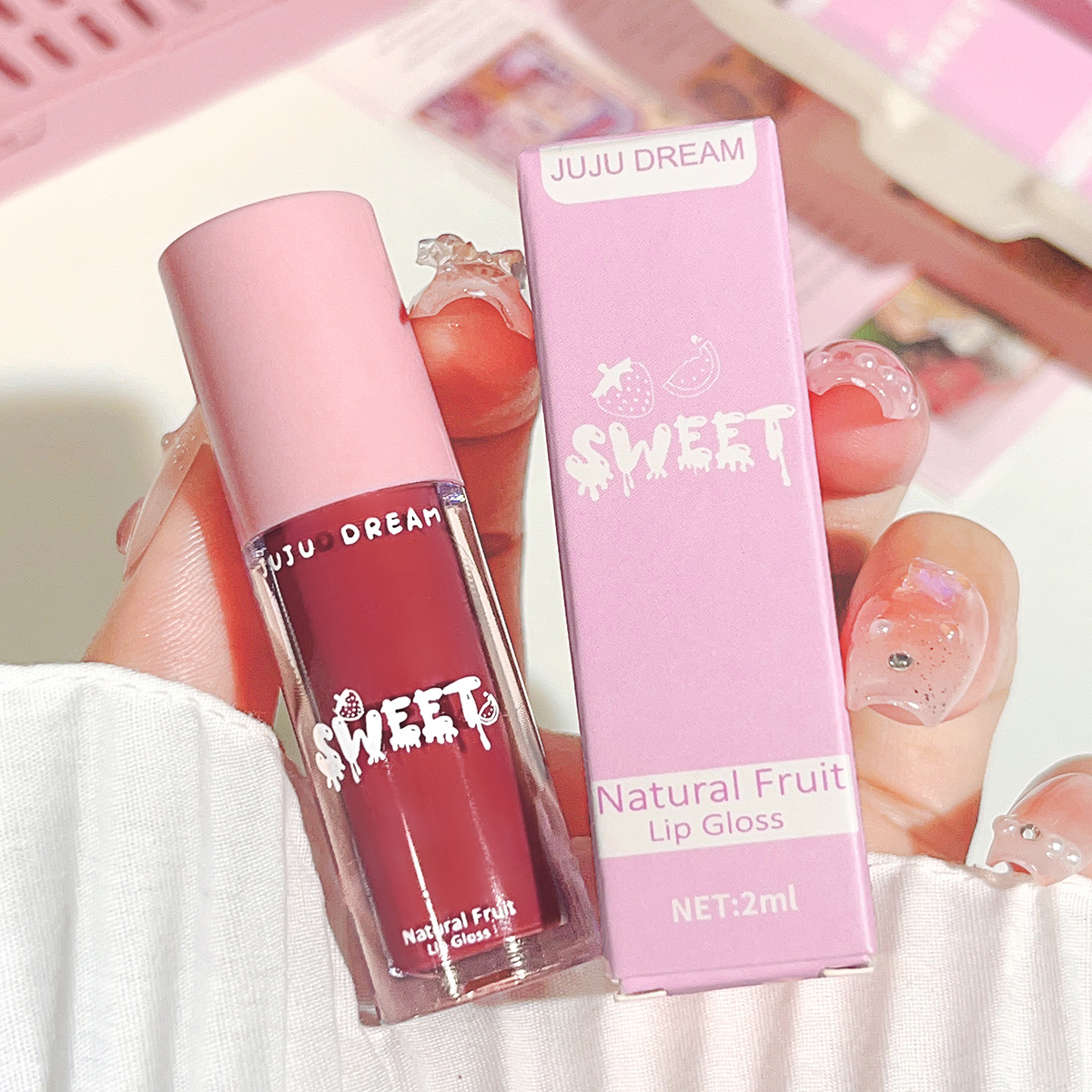 Fruit-flavored Lip Gloss Is Easy To Apply And Long-lasting photo 3