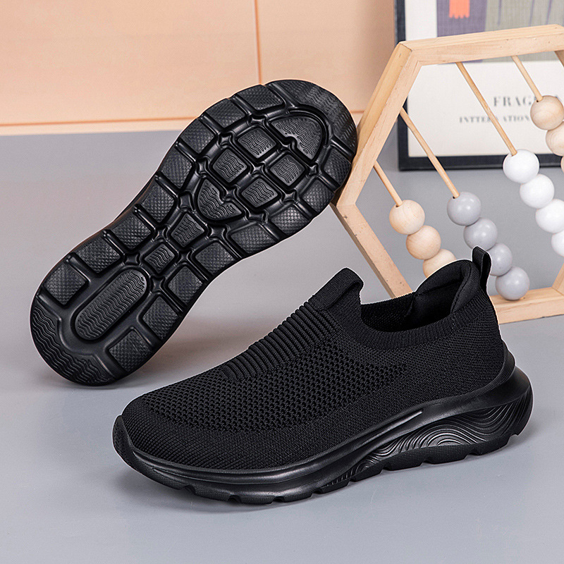 Leisure Sports Solid Color Soft-soled Running Shoes photo 1
