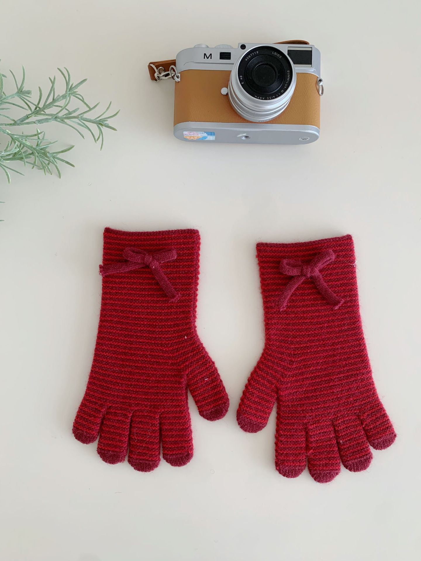Knitted Wool Gloves With Touchscreen-compatible Fingertips And A Bow Detail photo 6