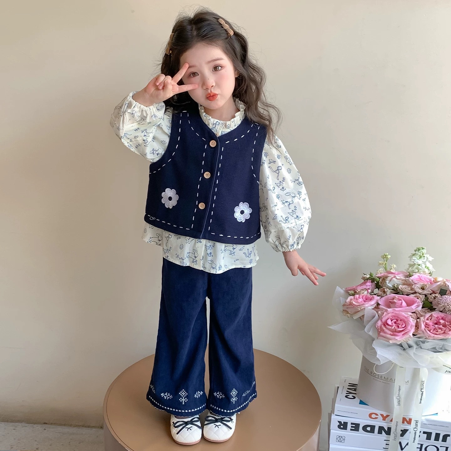 New Style Vest Shirt For Little Girlsfashionable Three-piece Set photo 4