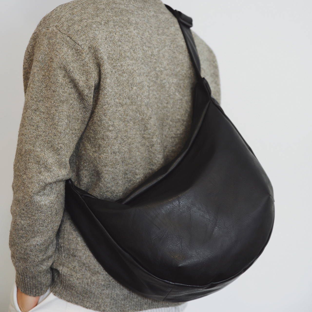Mens Fashionable Casual Large-Capacity Crossbody Bag photo 4