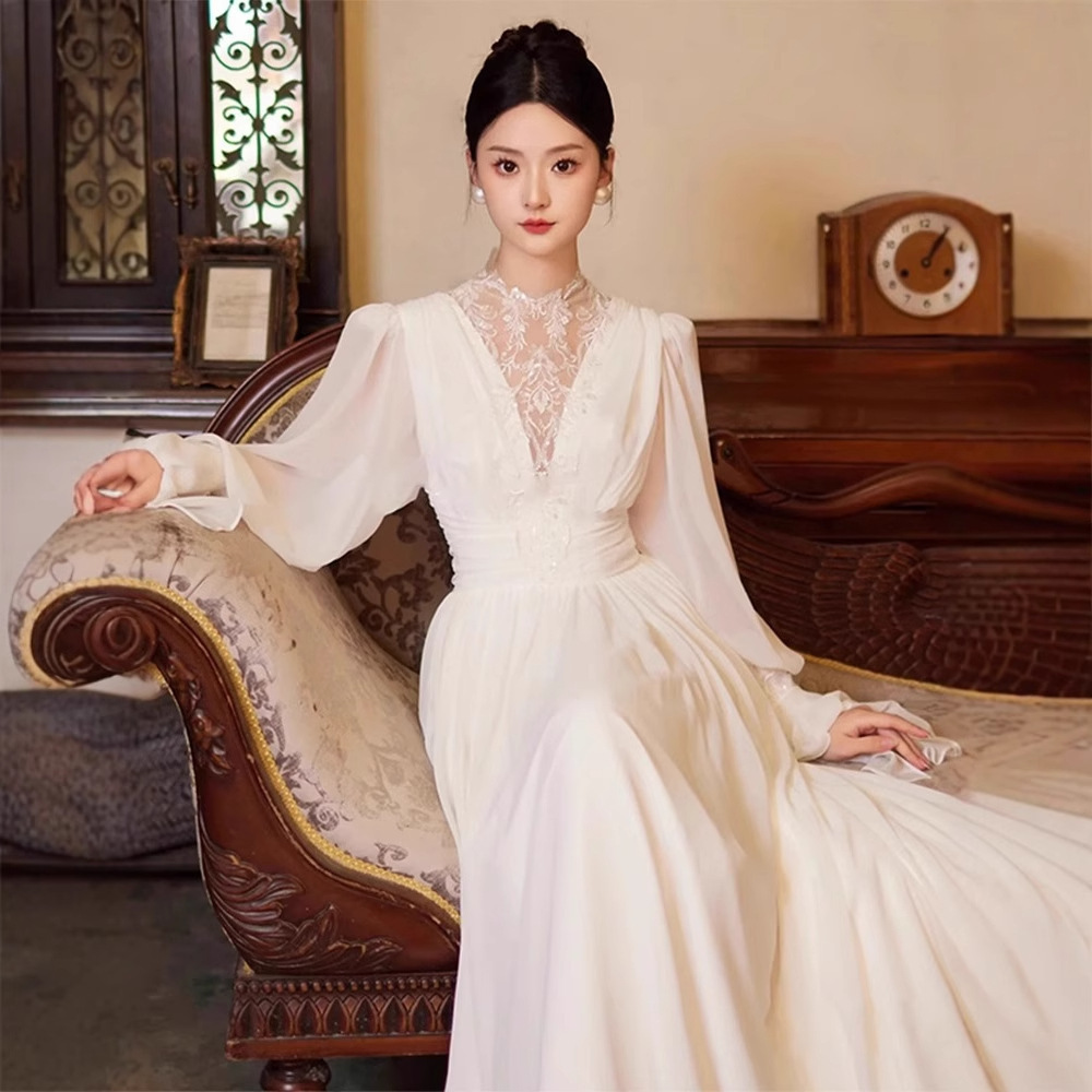 French-style Vintage Lace Stand-collar Light Wedding Dress With Puff Sleeves photo 6
