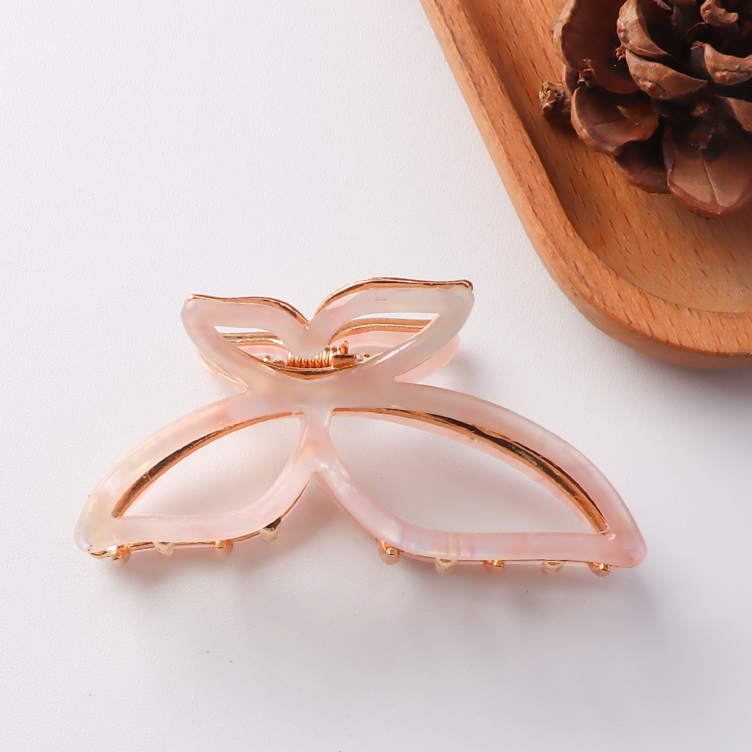 Elegant And Versatile Shark Clip Hairpin photo 3