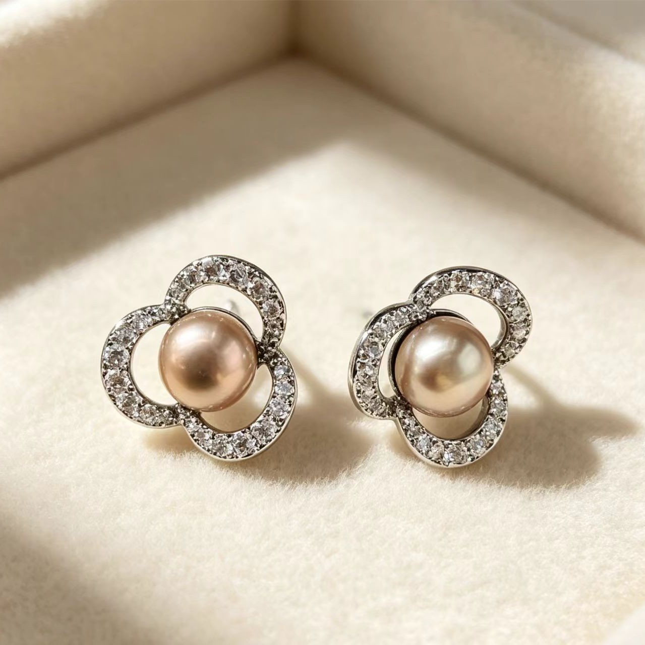 Hollow Four-Leaf Clover Diamond-Encrusted Champagne Pearl Womens Earrings photo 6