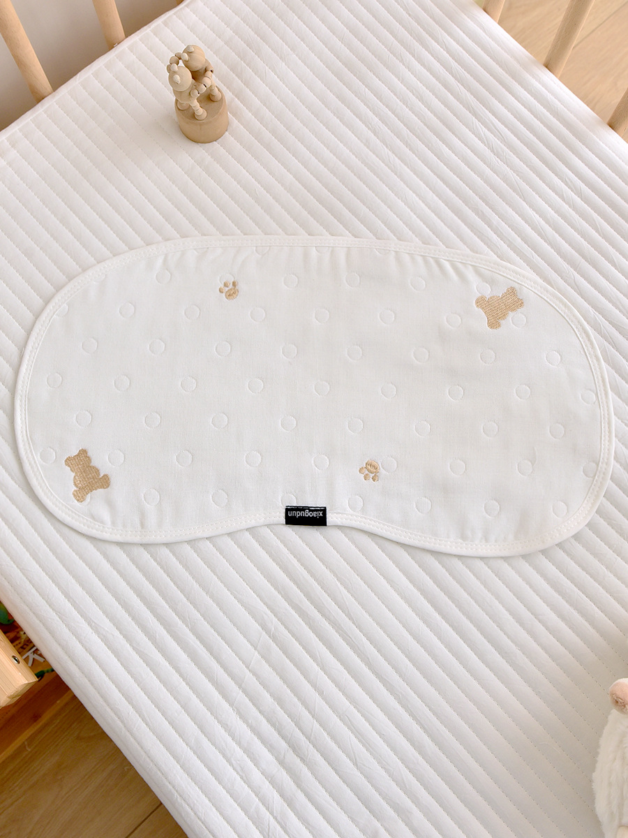 Cartoon Embroidered Gauze Bib Spit Proof Pad Four Season Style photo 2