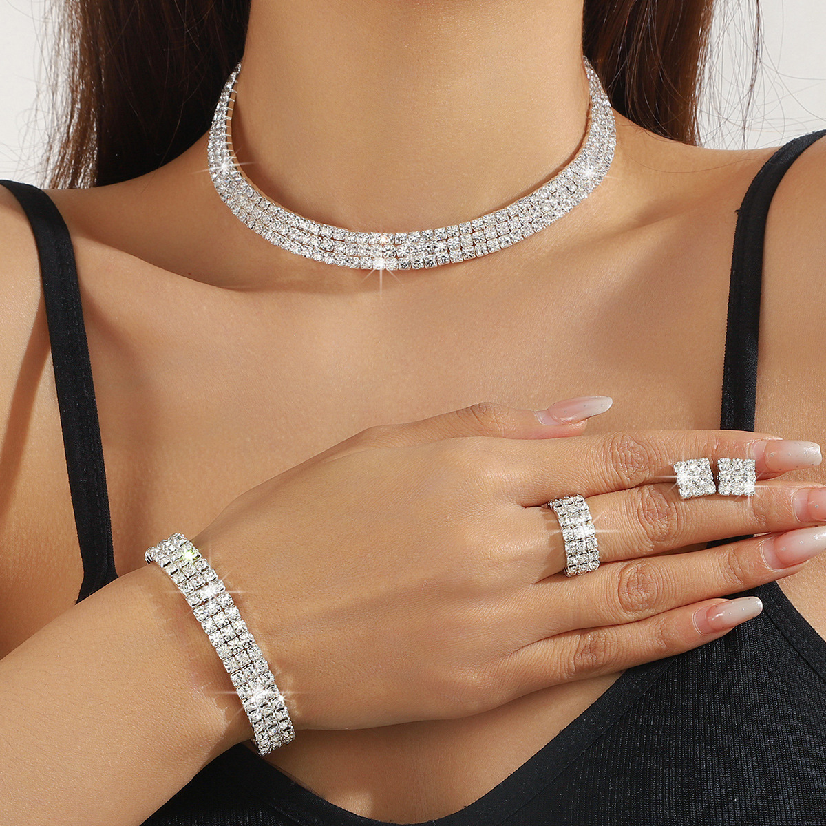 Full-cubic-zirconia Claw Chain Bracelet Stud Earrings And Ring Four-piece Set photo 2