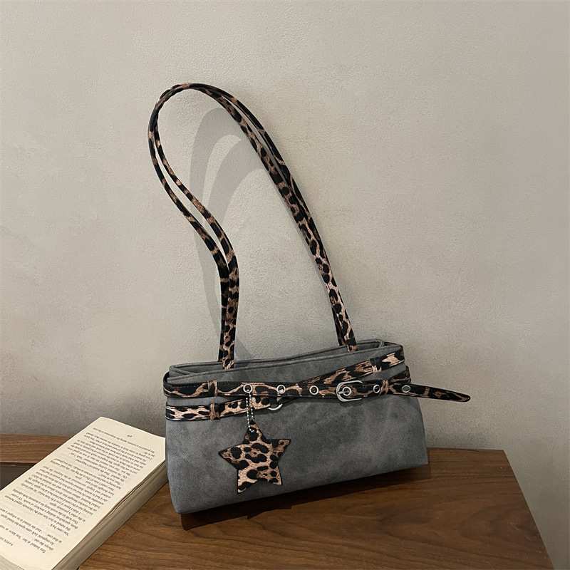 Fashionable And Minimalist Underarm Bag photo 8