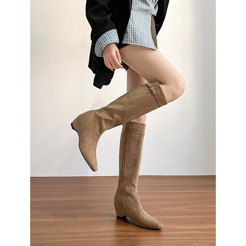 Womens Black High-top Boots With Buckles And A Hidden Heel photo 2