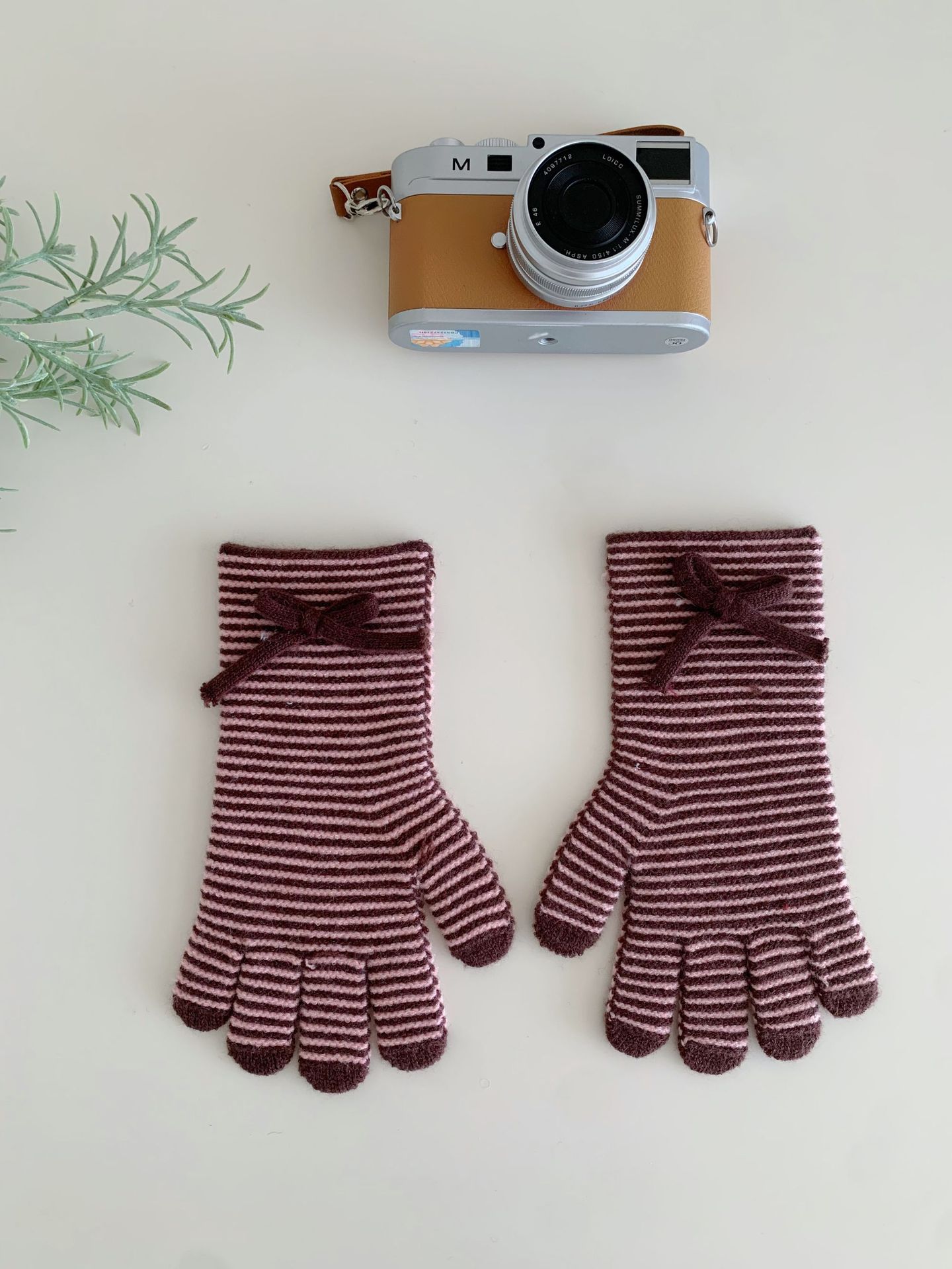 Knitted Wool Gloves With Touchscreen-compatible Fingertips And A Bow Detail photo 5