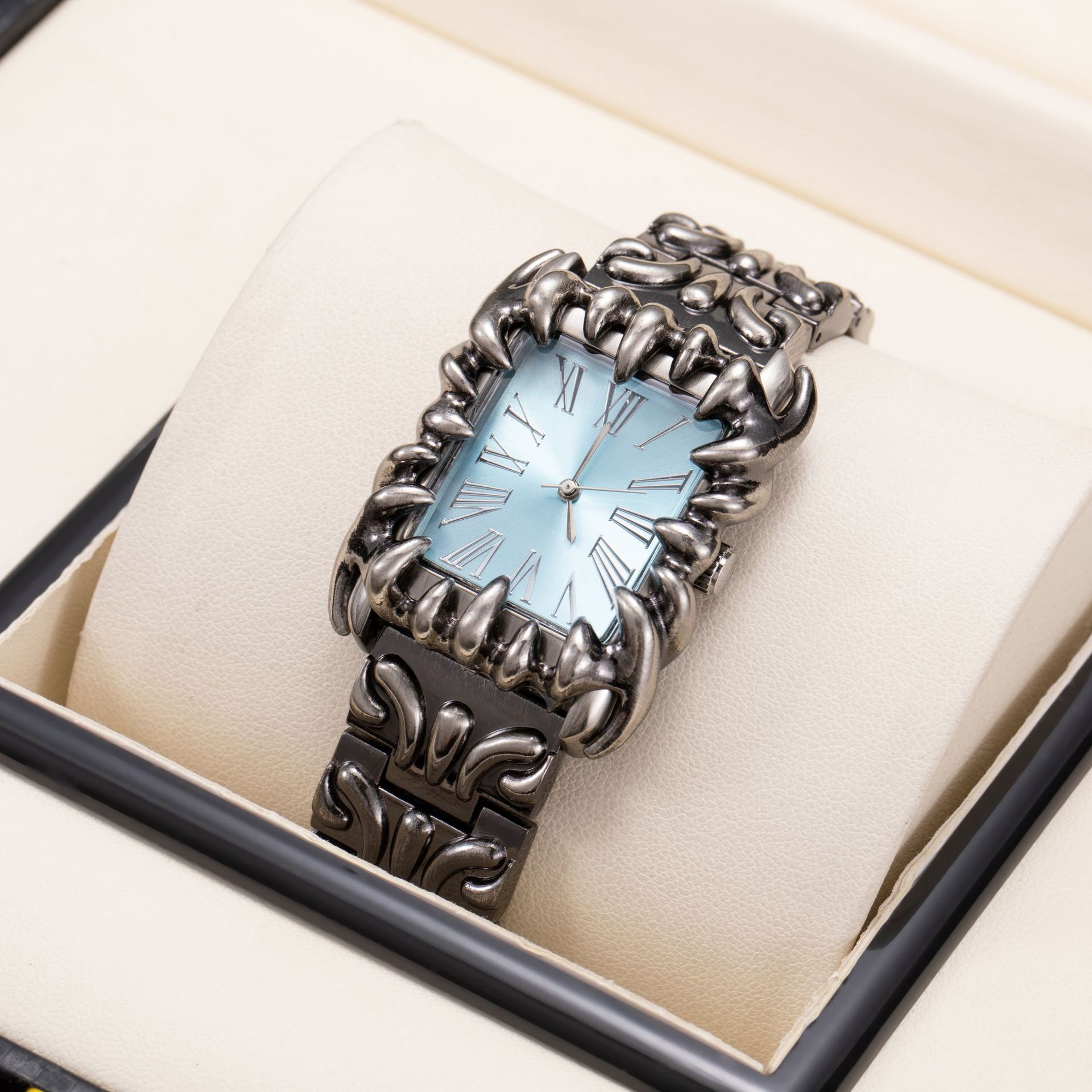 European And American Style Retro Personalized Embossed Irregular Shaped Pointed Claw Mens Watch photo 7