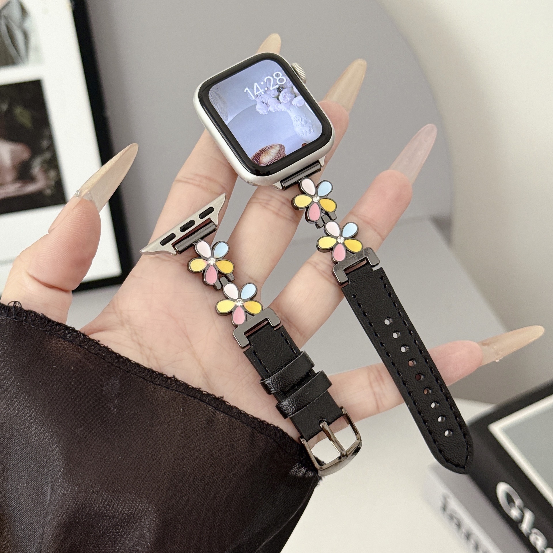 Five-color Petal-patterned Leather Watch Strap photo 5