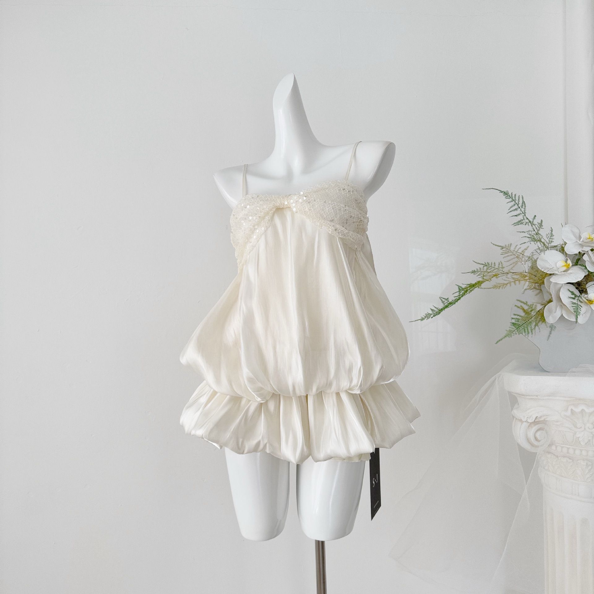 Elegant Strap Dress With A Bow Detail photo 6