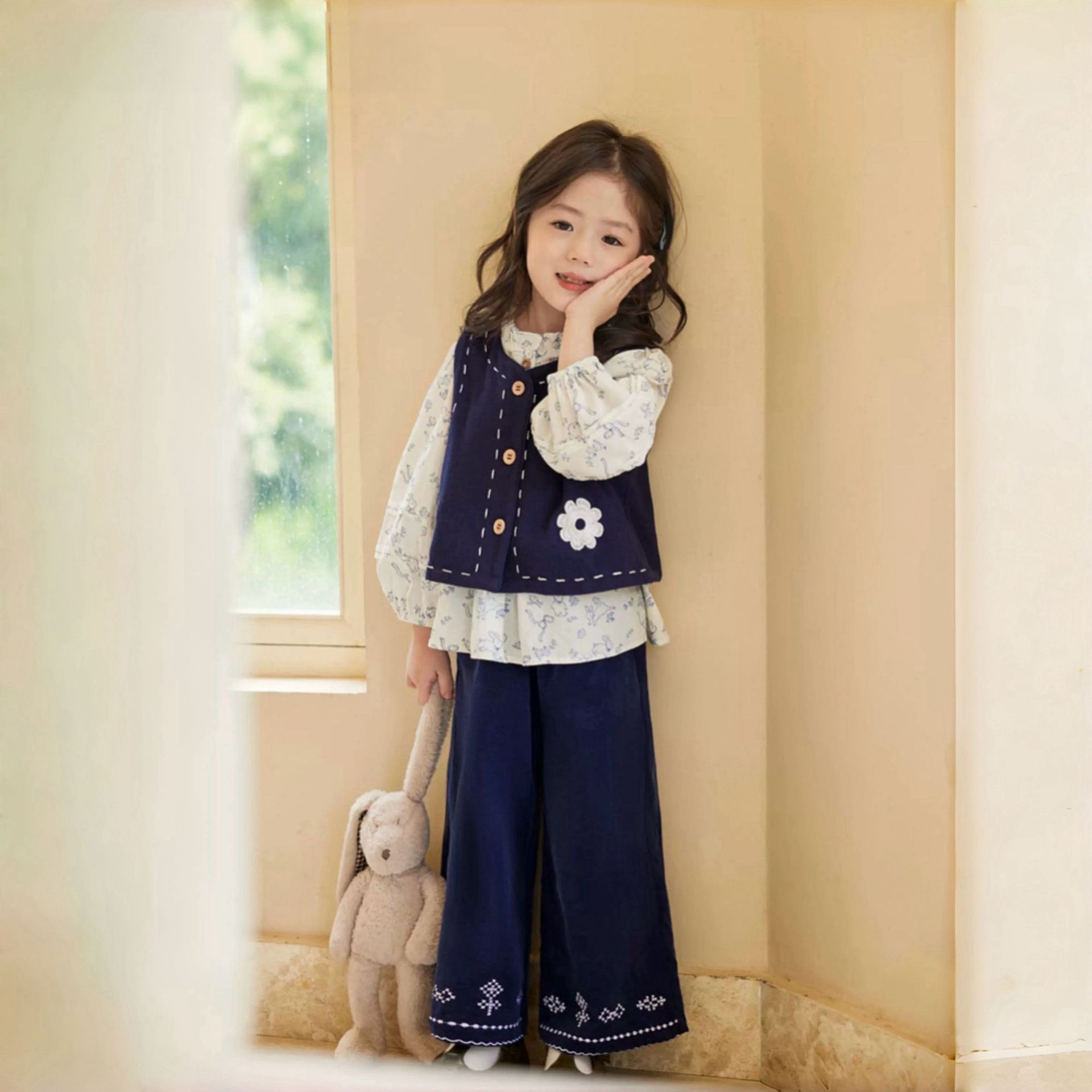 New Style Vest Shirt For Little Girlsfashionable Three-piece Set photo 3