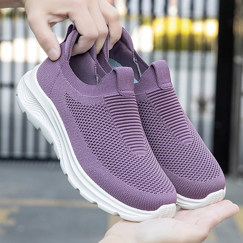 Leisure Sports Solid Color Soft-soled Running Shoes photo 5