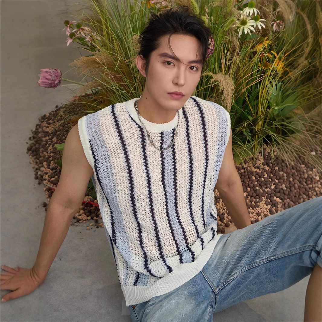 American-style Striped Loose-fitting Hollow-out Vest With A Round Neckline photo 7