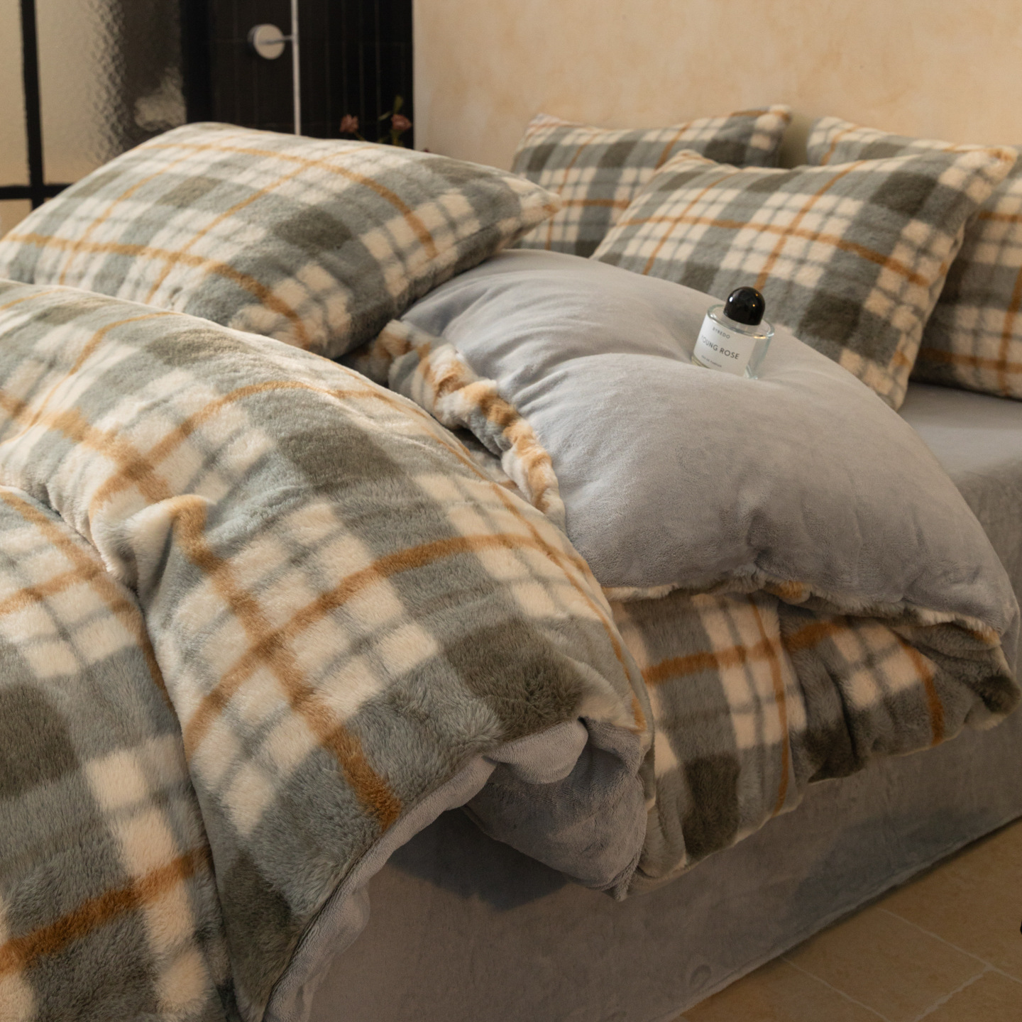 Dewool Faux Cashmere Maillard Milk Velvet Bedding Set photo 4
