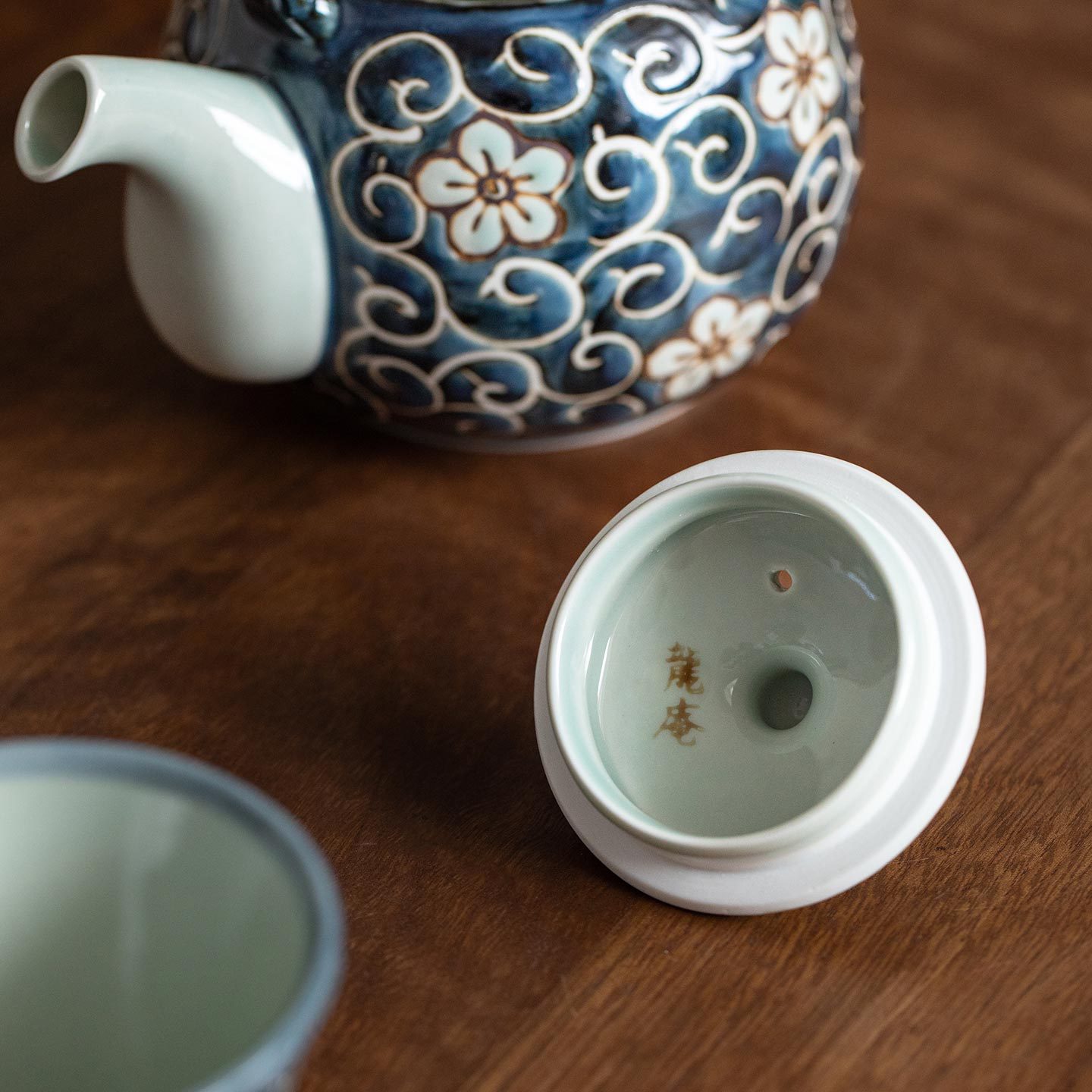 Side-handle Teapot And Ceramic Teacup Set photo 3