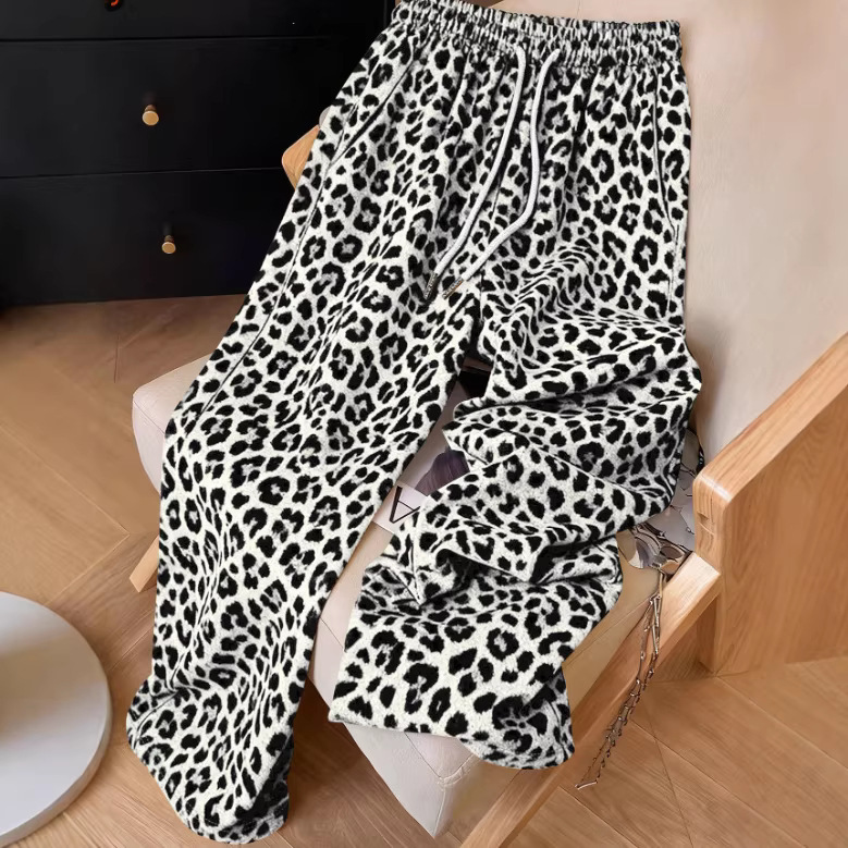 Women's Fashionable Leopard-Print Wide-Leg Pants photo 3