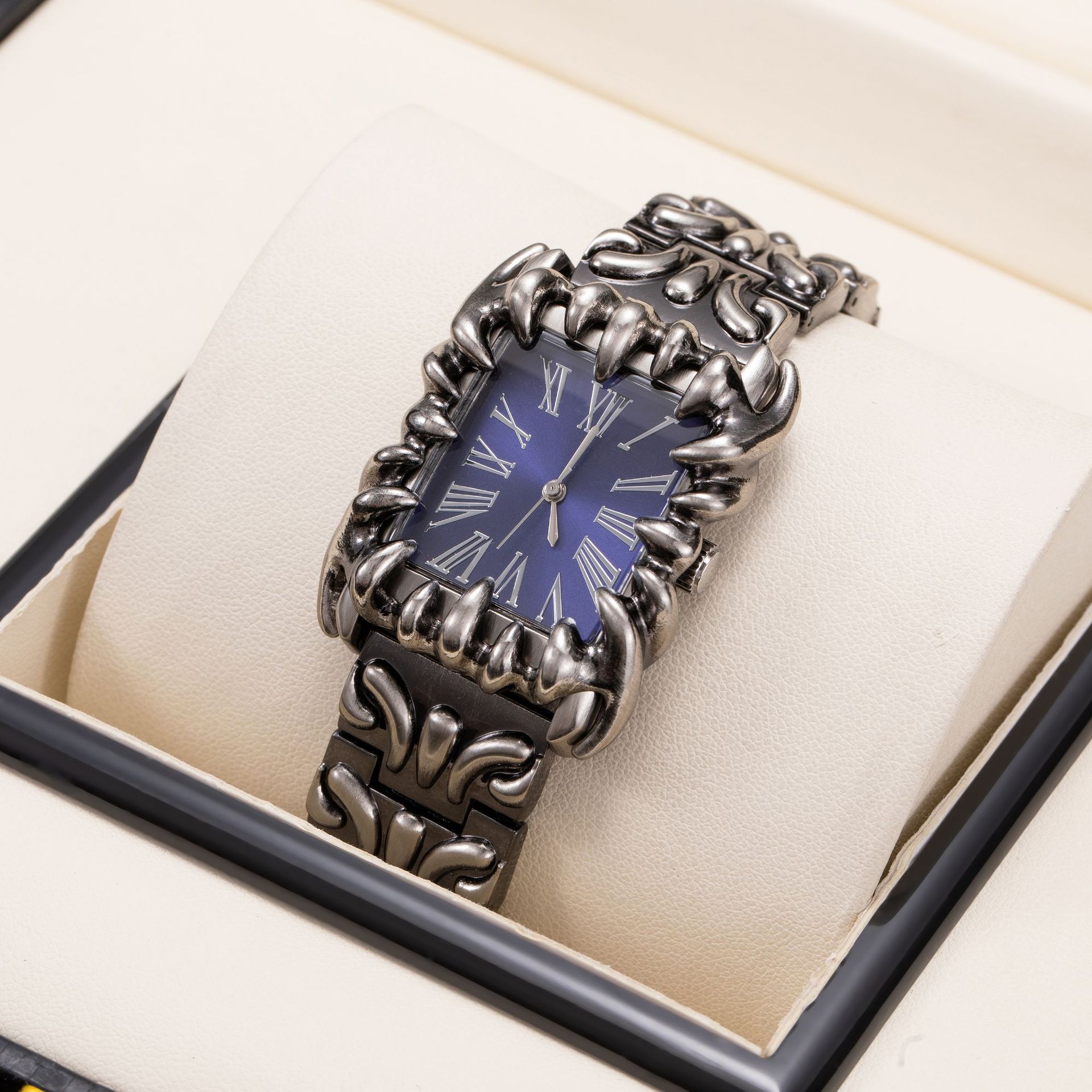 European And American Style Retro Personalized Embossed Irregular Shaped Pointed Claw Mens Watch photo 8