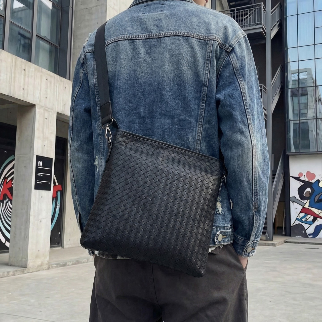 Mens Woven Simple Stylish Versatile Outdoor Travel Crossbody Shoulder Bag photo 1