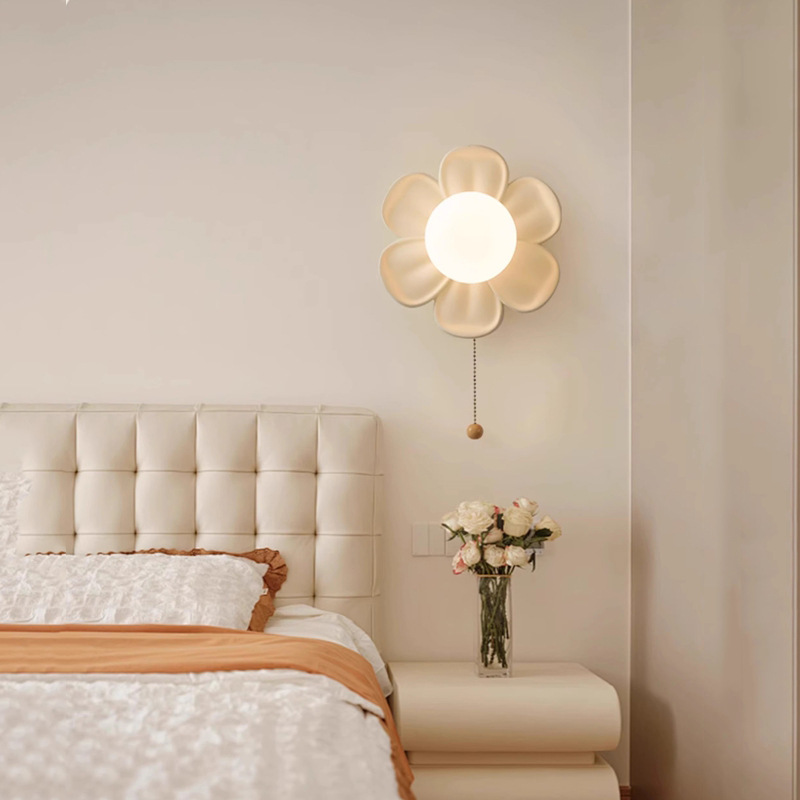 Modern Minimalist Flower Wall Lamp With A Pull Chain photo 3