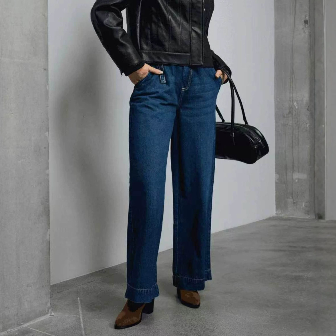 Women's Retro Washed Blue Straight-Leg Jeans photo 4