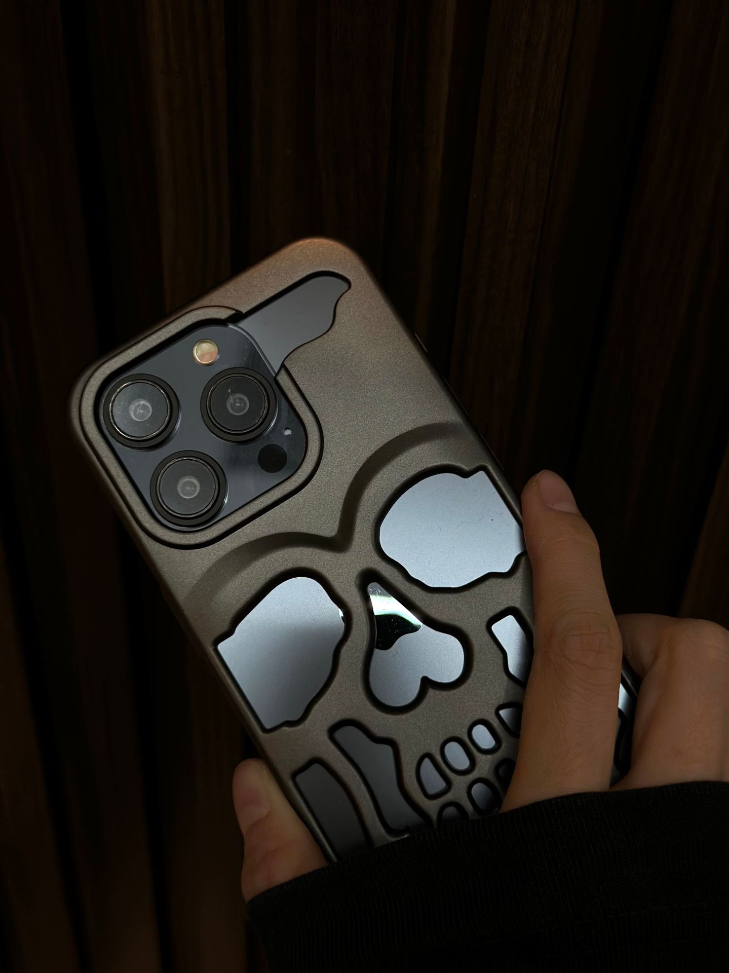Skull-pattern Matte Hollowed-out Protective Case For 17 Pro Max photo 5