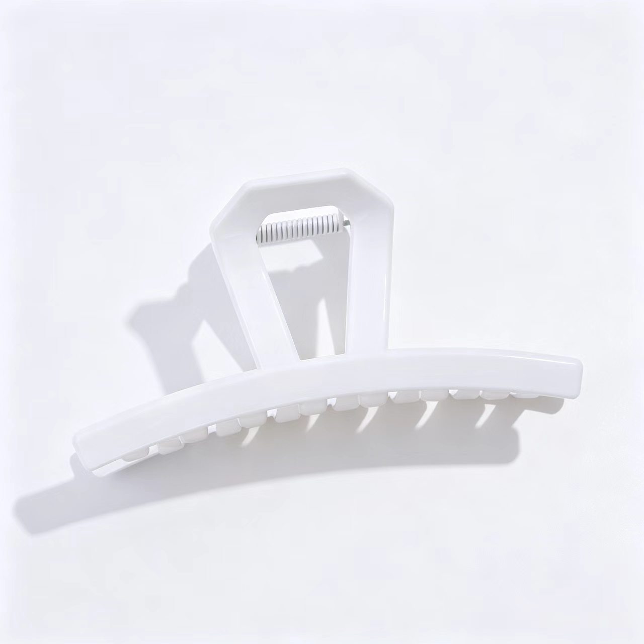 High-end Sophisticated Half-up Hair Clip With Shark Design photo 8