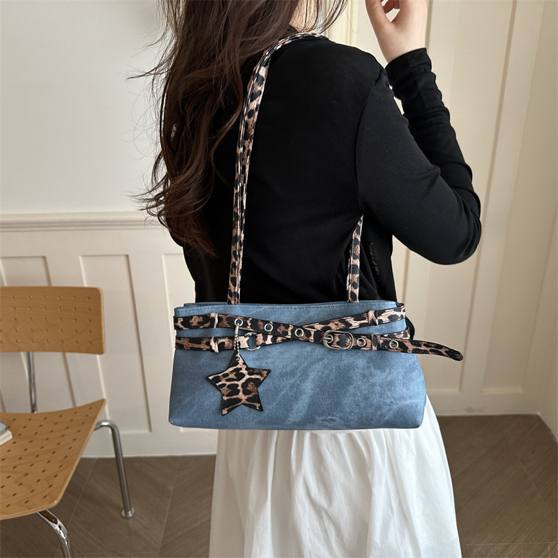 Fashionable And Minimalist Underarm Bag photo 4