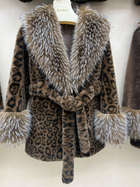 Stylish High-end Fur-and-fabric Faux Mink Coat photo 3