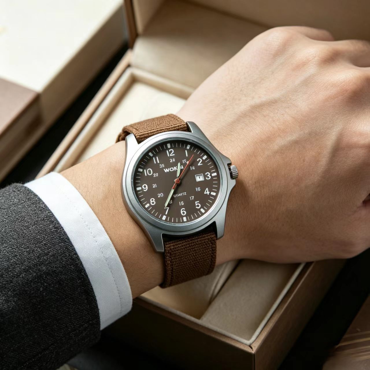 Sporty Nylon Strap Mens Quartz Watch Minimalist Design photo 3