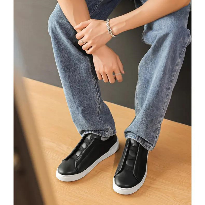 New Men's Casual Slip-on Sneakers photo 5