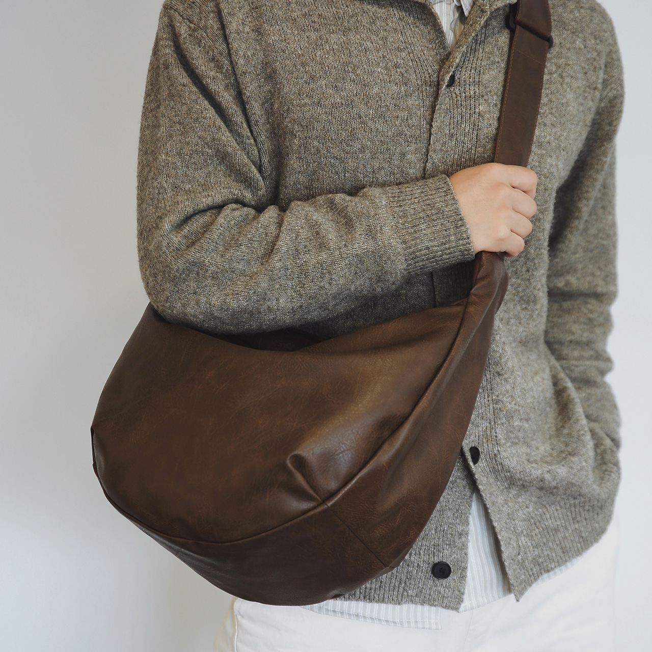 Mens Fashionable Casual Large-Capacity Crossbody Bag photo 7