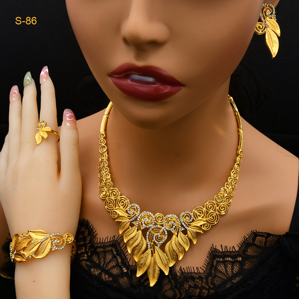 Women's Saudi Bridal Necklace Bracelet Earrings Four-piece Ring Set photo 1