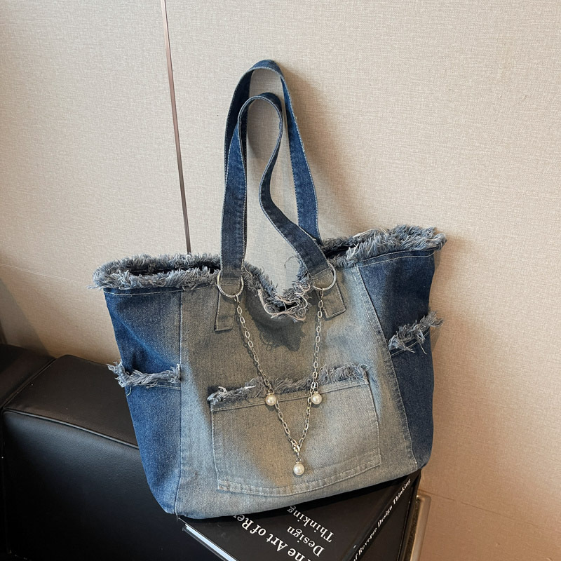 Versatile High-capacity Minimalist Ombre Denim Shoulder Bag photo 4